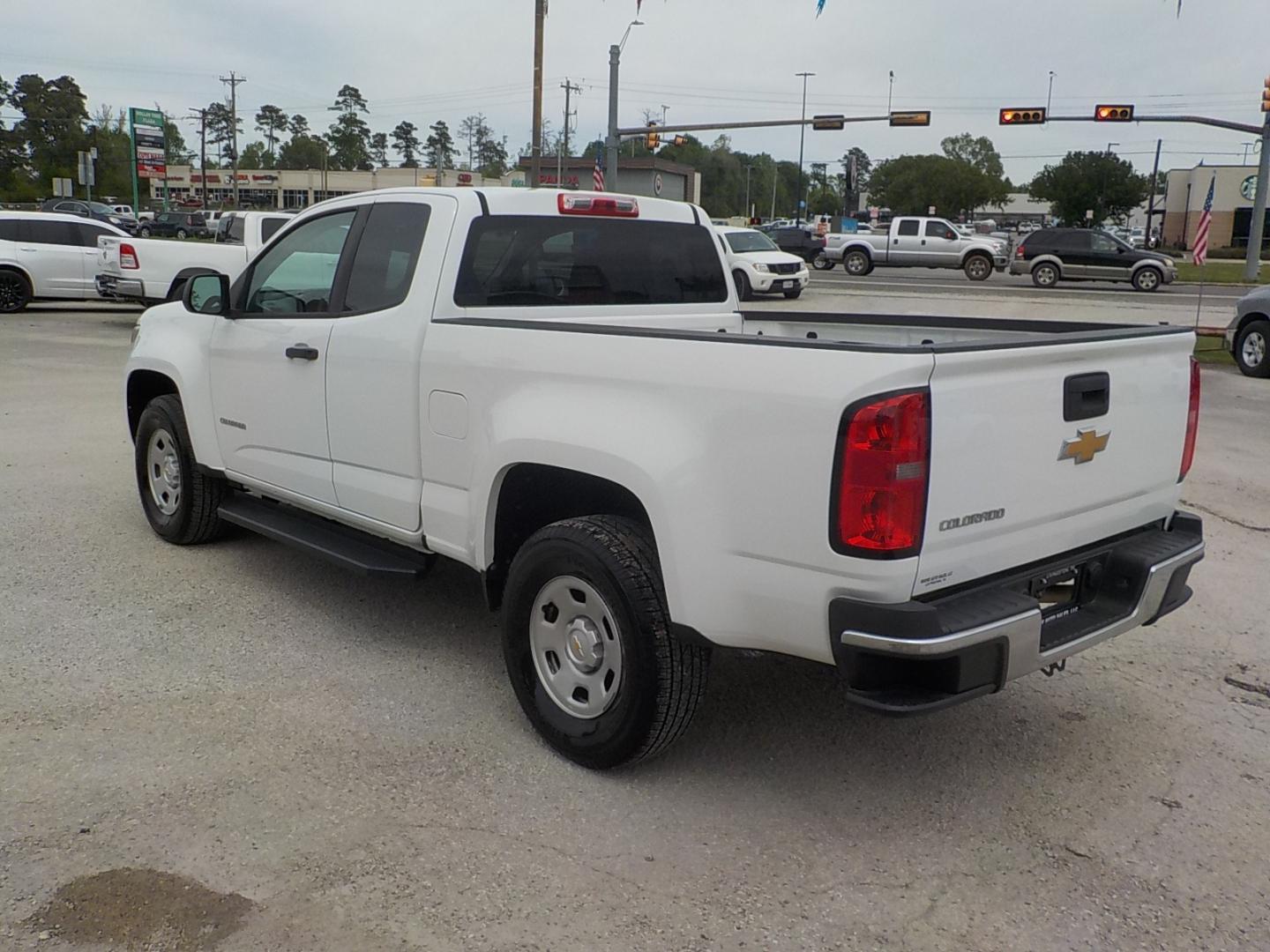 2018 White /Gray Chevrolet Colorado Work Truck Ext. Cab 2WD (1GCHSBEA6J1) with an 2.5L L4 DOHC 16V GAS engine, 6A transmission, located at 1617 W Church Street, Livingston, TX, 77351, (936) 327-3600, 30.710995, -94.951157 - Awesome little work truck! - Photo#5